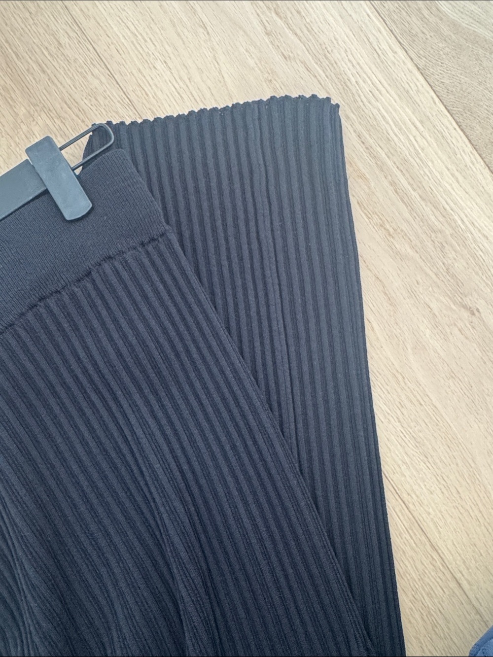Aritzia Wilfred Black Ribbed Maxi Skirt with Side Slit - Picture 3 of 7